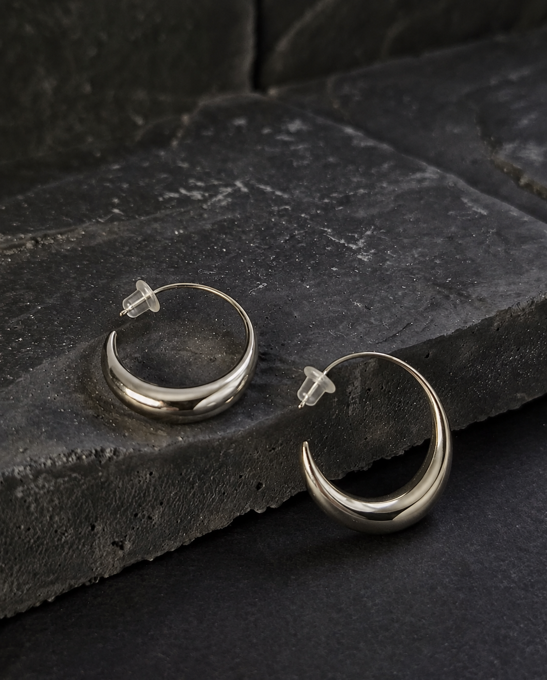 18k-Silver Sculptural Hoop Earrings